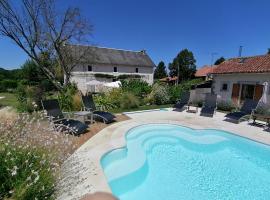 La Vieille Gorce Chambres d'Hôtes near Civray，位于Asnois的酒店