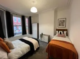 Birkenhead Haven - Sleeps 14 - Family and Group Stay