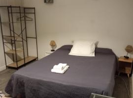 Hotel bar Restaurant O REGAL，位于洛特河畔的维伦纽夫的酒店