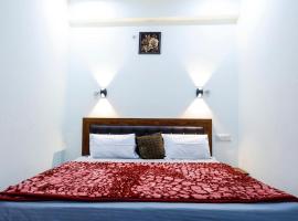 Hotel Saurabh，位于Saur的酒店