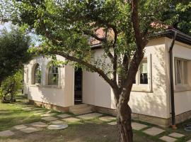 Stone House，位于特尔古-塞奎斯的酒店