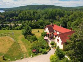 Dominion Hill Country Inn，位于Bocabec的酒店