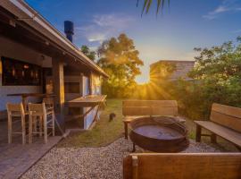 Casas Valley Design - Praia do Rosa/SC，位于因比图巴的酒店