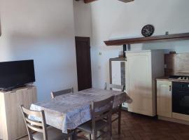 Casa vacanze nel bosco della Quercetina，位于比别纳的酒店