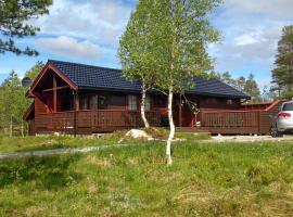 Renovated Cabin By Lake Djupedal，位于Bygstad的酒店