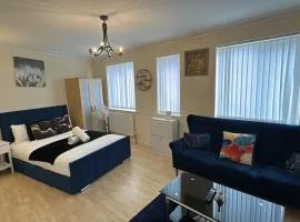 Double bed Studio Fast WiFi,Netflix, No deposit Required