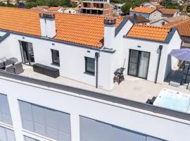 Penthouse Stella Marini with jacuzzi and sea view 2,5 km from sea