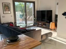 5 km to Alacati, Luxury Villa with Garden and Pool