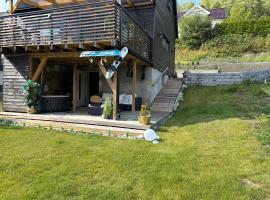 Bingo apartaments，位于赫讷福斯的带热水浴缸的酒店