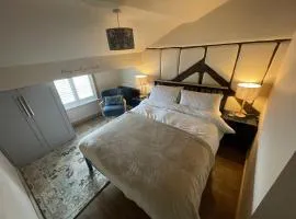 Central Whitchurch Hotel - Lowcross House Room 6