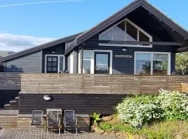 Cozy local cottage with amazing view