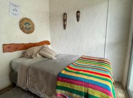 Alojamiento EYO en Chuy con baño privado，位于楚伊的酒店