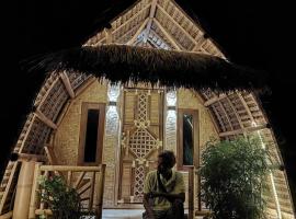 The Twins Sunset Bungalow，位于Ekas的酒店