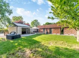 Red Brick Barn - Uk39916