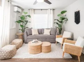 Family Friendly Home by Downtown with 3 Beds