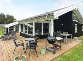 10 person holiday home in Hjørring-By Traum