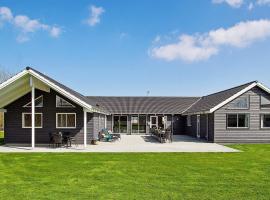 24 person holiday home in Hasselberg，位于卡珀尔恩的酒店