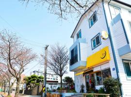 甘德拉克旅舍，位于济州市Jeju NANTA附近的酒店
