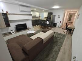 Modern 3-Bedroom Apartment - Ideal for Families and Business - Near Airport，位于卢加的酒店