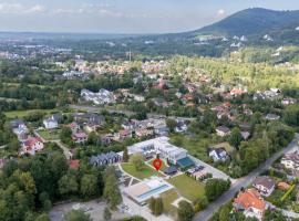 Park Poniwiec Resort，位于乌斯特龙的酒店