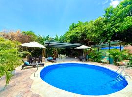 Villa Santa Casa Quinta con Piscina Privada，位于里考尔特的酒店