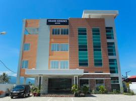 Hotel Grand Kerinci Sungai Penuh - Syariah，位于Sungaipenuh的带停车场的酒店