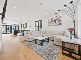 Jungle House Luxury Homes - Columbus Downtown Short North - Near Convention Center & Nationwide Arena - Sleeps up to 15 - Free Parking - Over 5,800 Five Stars