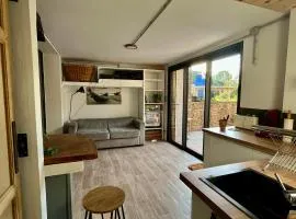 Joli studieux lumineux et aménagé avec piscine privée