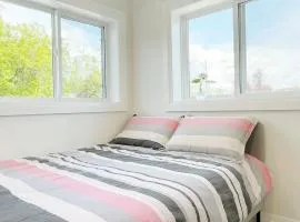 A peaceful, quiet second floor room for staying
