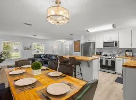 Cozy 4BR King Suite Home by WEC & Downtown!