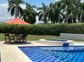 Villa familiar con piscina y jacuzzi privado