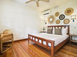 The Strand Boutique Resort，位于长滩岛的带泳池的酒店