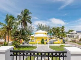 The Grand View Beachfront Villa - Sleeps up to 12