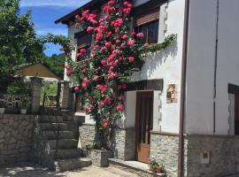 Casa Rural Fuentesil，位于Robles de Laciana的乡间豪华旅馆