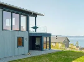 10 person holiday home in INDERØY-By Traum