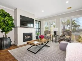 Luxury Golf Course Retreat with Scenic Views