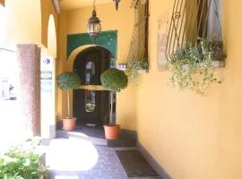 阿尔贝戈德拉科罗娜酒店