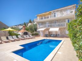 Apartments Bezmalinović 2，位于波尔的酒店