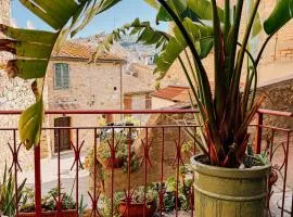 La Casa nel Castello e la Terrazza sul Borgo