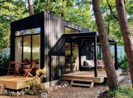Cozy Tiny House in the forest with spacious private garden，位于泽伊德沃尔德的酒店