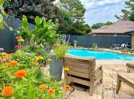 Luxe 4BR with Heated Pool and Hot Tub - Walk to Lake