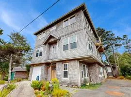 Neskowin Treehouse