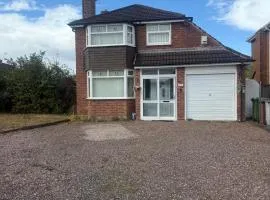 The RS Inn Cozy Homestay Premium Private Rooms Near Birmingham International Train Station, Airport, NEC For Company, Contractor and Leisure Stays - HS2, JLR Large Onsite Secure Parking