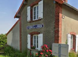 La petite gare de Saint Georges de la rivi&egrave;re，位于Saint-Georges-de-la-Rivi&egrave;re的乡村别墅