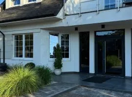 霍特里克莫德林机场酒店