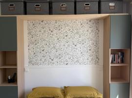 Chambre &agrave; Bangor，位于班戈的住宿