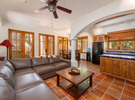 FN 397 Oceanview Escape with Rooftop Terrace & Mountain，位于Nopoló的酒店