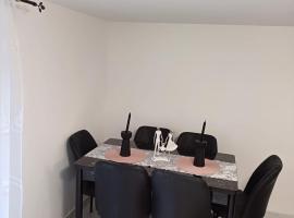 Gemini house，位于Măcin的酒店