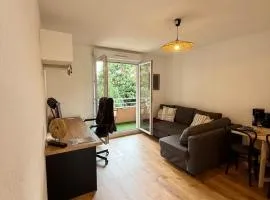 Charmant studio zen avec balcon spacieux