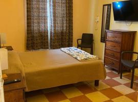 Departamento ampliio y centrico 2 habitaciones con balcon，位于奥里萨巴的自助式住宿